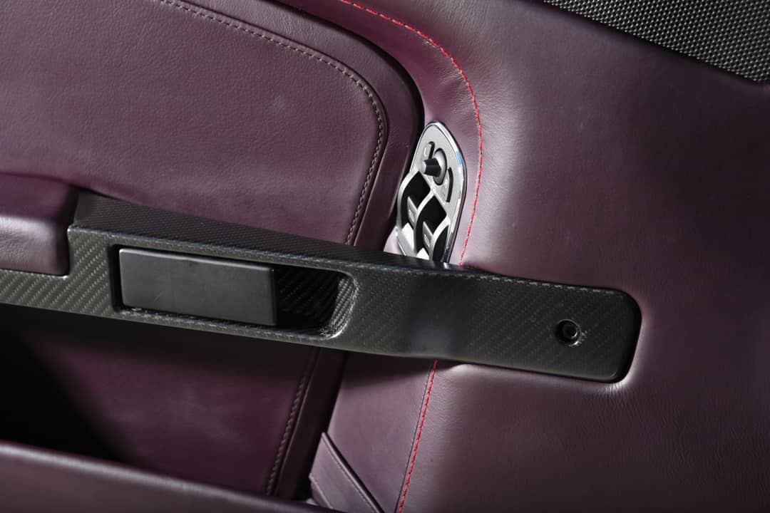 2011 Aston Martin V12 Vantage — photo 25