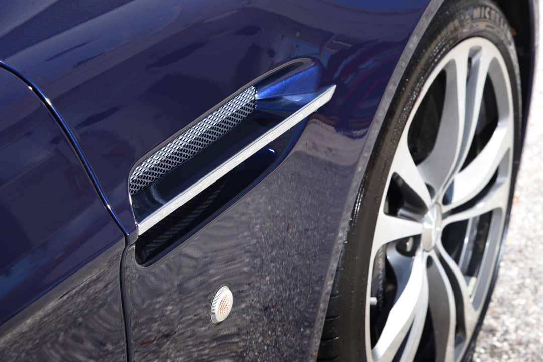 2011 Aston Martin V12 Vantage — photo 32