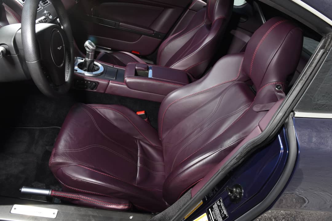 2011 Aston Martin V12 Vantage — photo 5