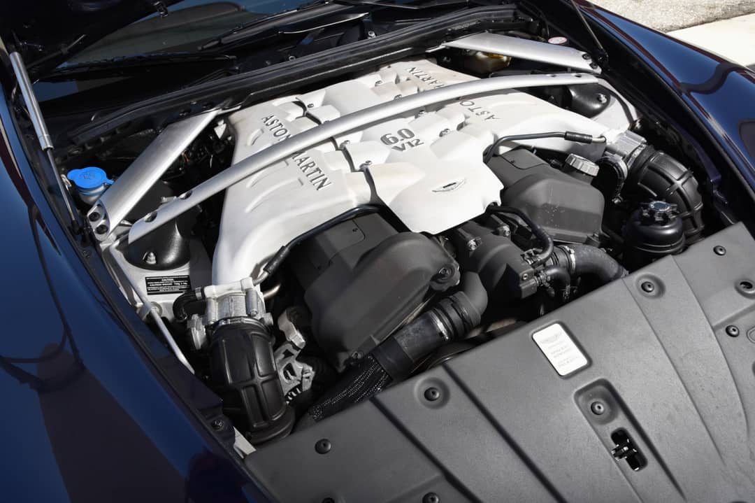 2011 Aston Martin V12 Vantage — photo 8