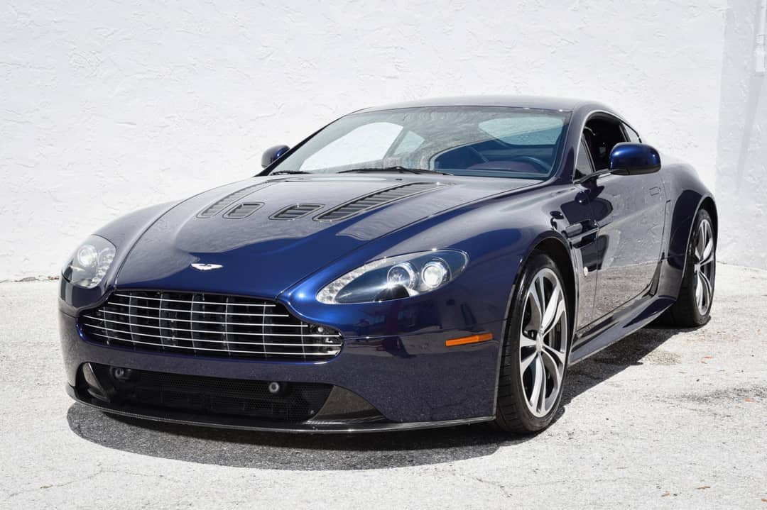 2011 Aston Martin V12 Vantage — photo 9