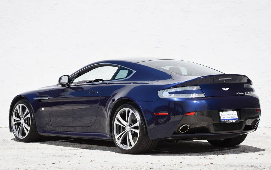 2011 Aston Martin V12 Vantage — photo 10