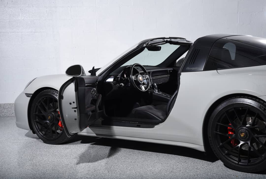 2017 Porsche 911 Targa 4 GTS — photo 11