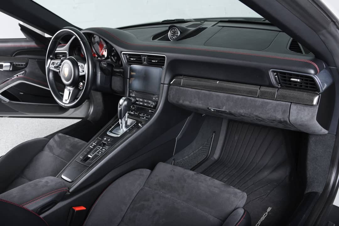 2017 Porsche 911 Targa 4 GTS — photo 12