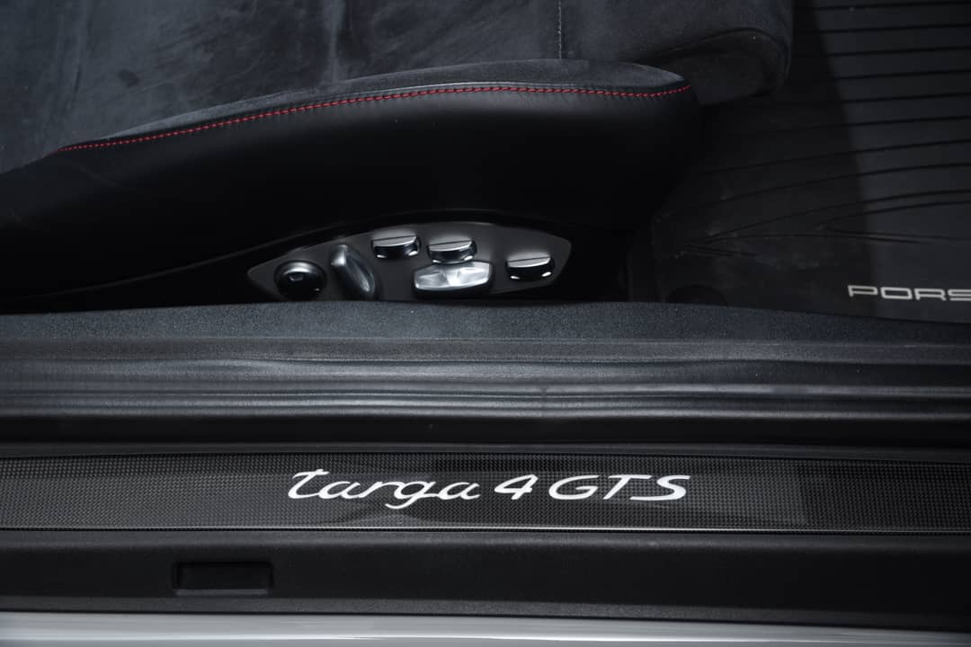 2017 Porsche 911 Targa 4 GTS — photo 17