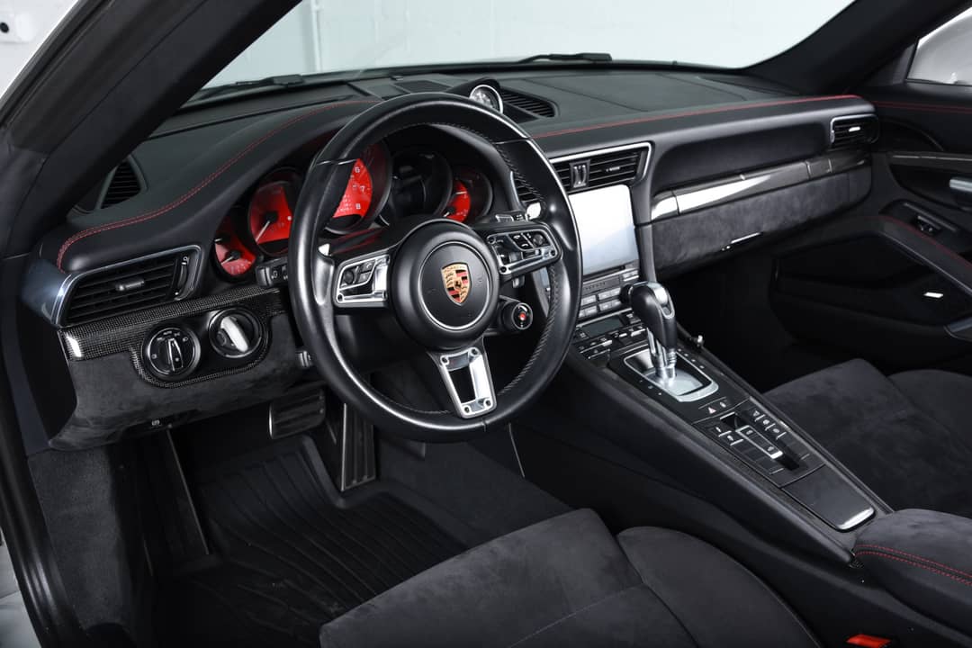 2017 Porsche 911 Targa 4 GTS — photo 4