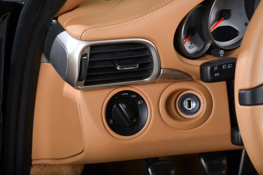2011 Porsche 911 Carrera 4S — photo 18