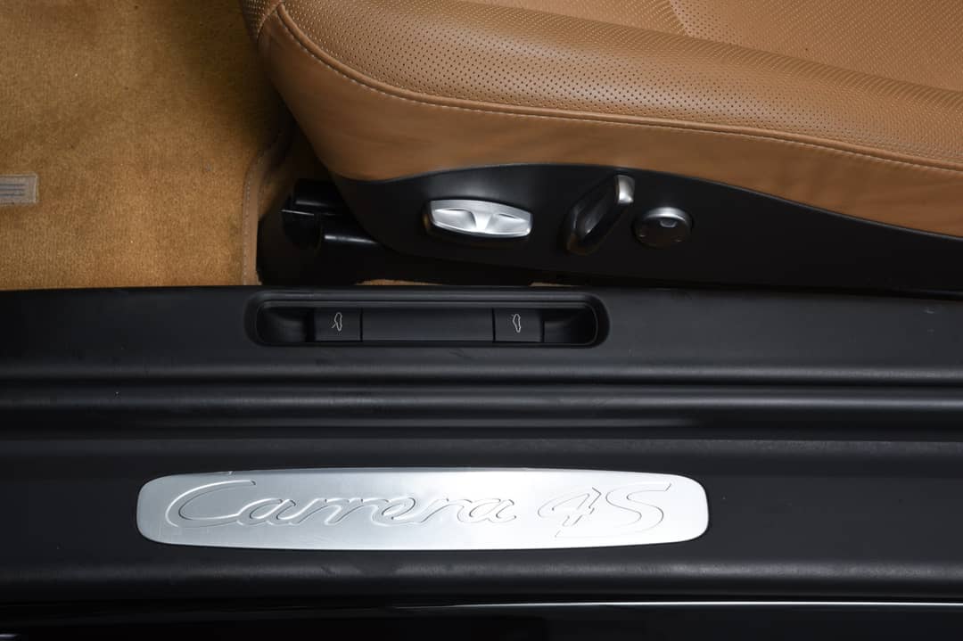 2011 Porsche 911 Carrera 4S — photo 21