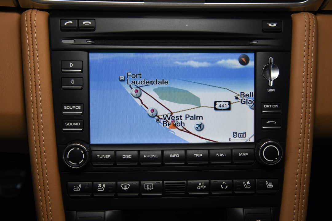 2011 Porsche 911 Carrera 4S — photo 24