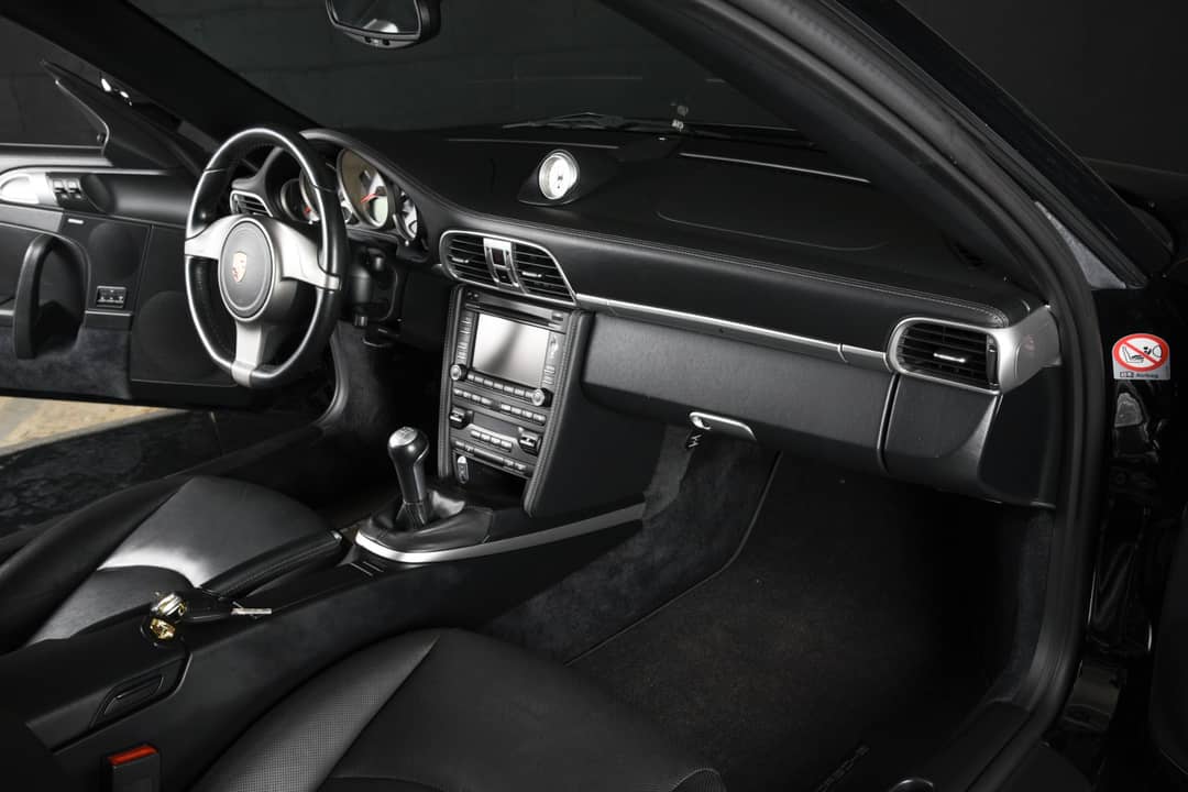 2010 Porsche 911 Carrera 4S — photo 26