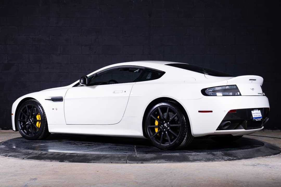 2017 Aston Martin V12 Vantage S — photo 11