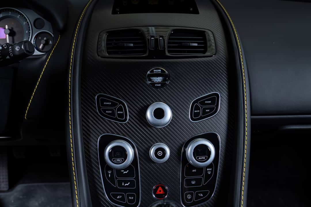 2017 Aston Martin V12 Vantage S — photo 16