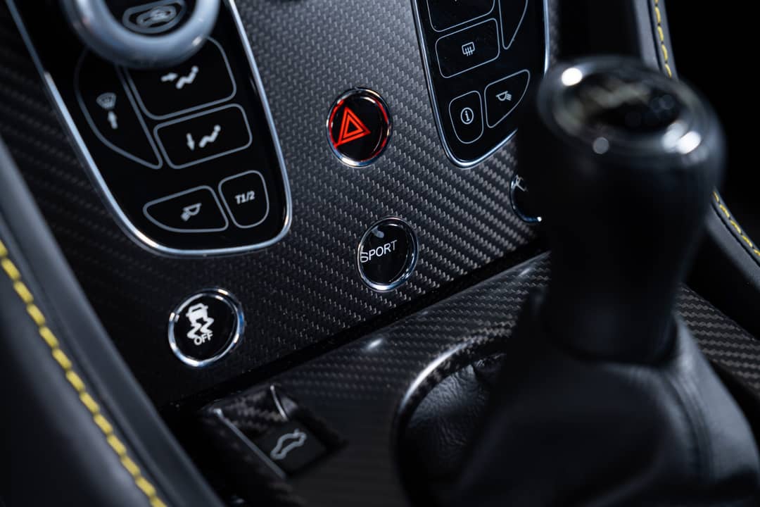 2017 Aston Martin V12 Vantage S — photo 17