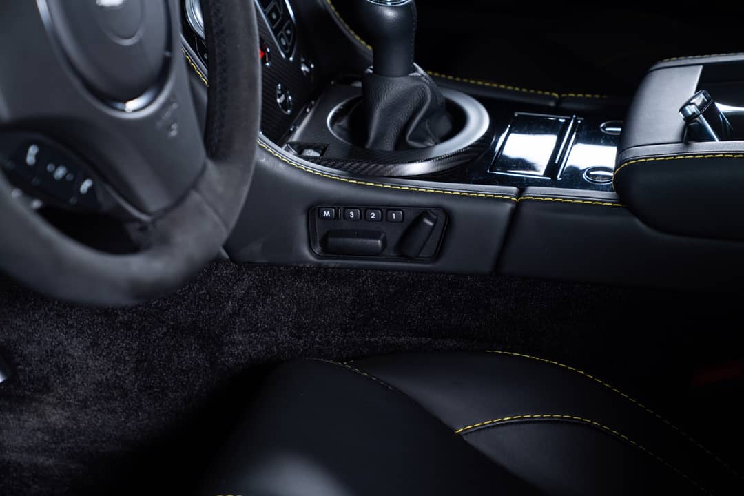 2017 Aston Martin V12 Vantage S — photo 19