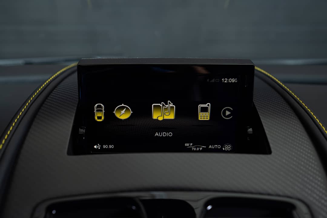 2017 Aston Martin V12 Vantage S — photo 24