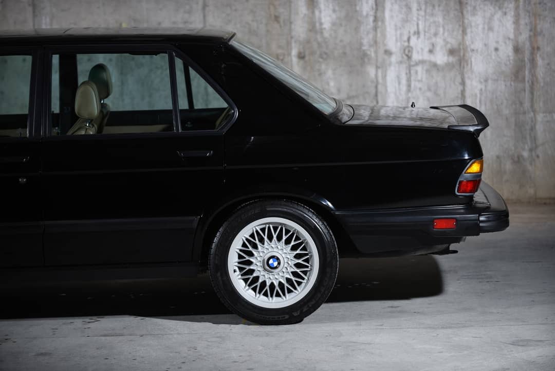 1988 BMW M5 — photo 11