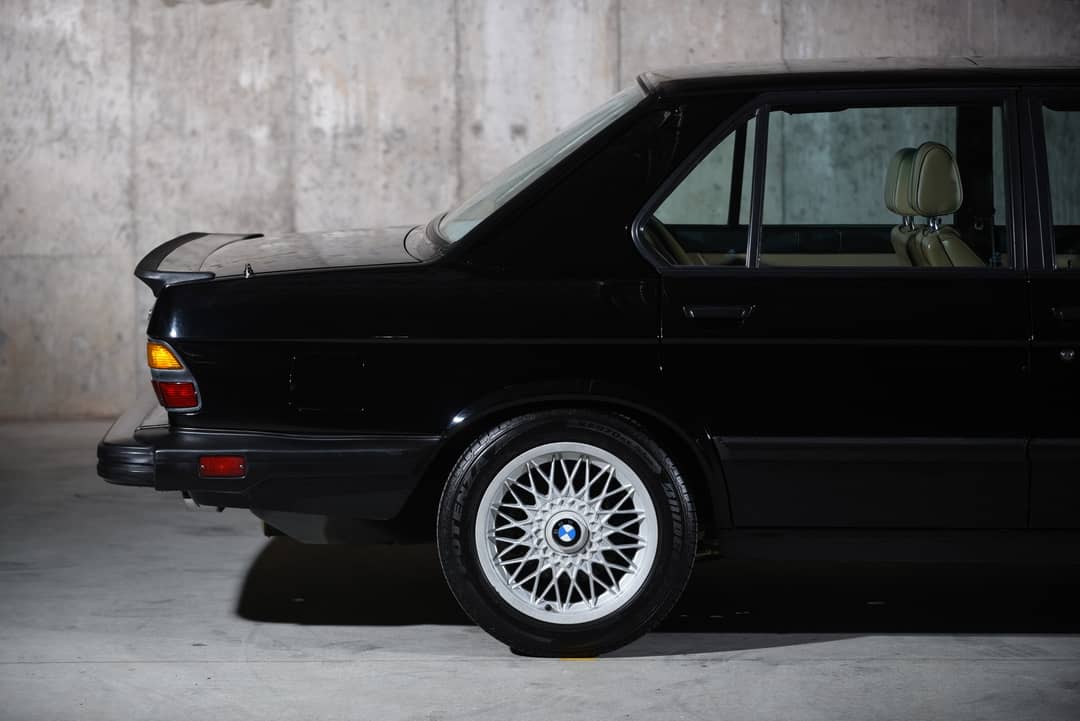 1988 BMW M5 — photo 16