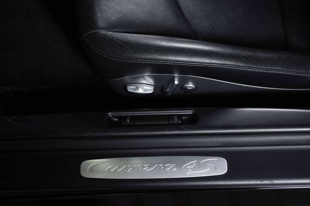 2010 Porsche 911 Carrera 4S — photo 17