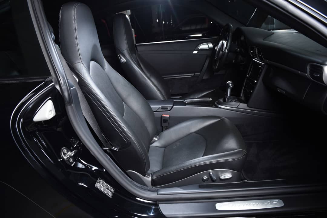2010 Porsche 911 Carrera 4S — photo 22