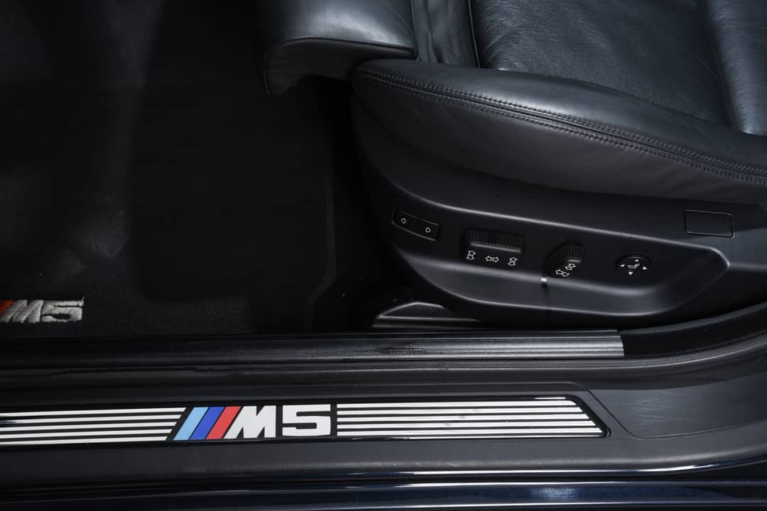2003 BMW M5 — photo 13