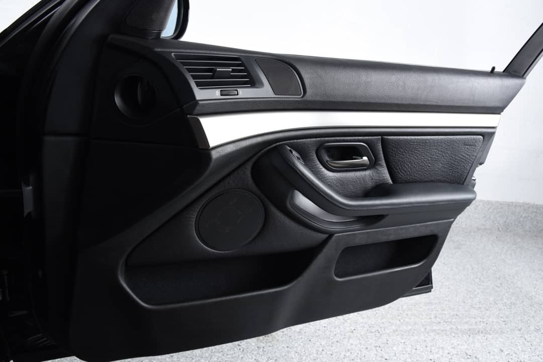 2003 BMW M5 — photo 17
