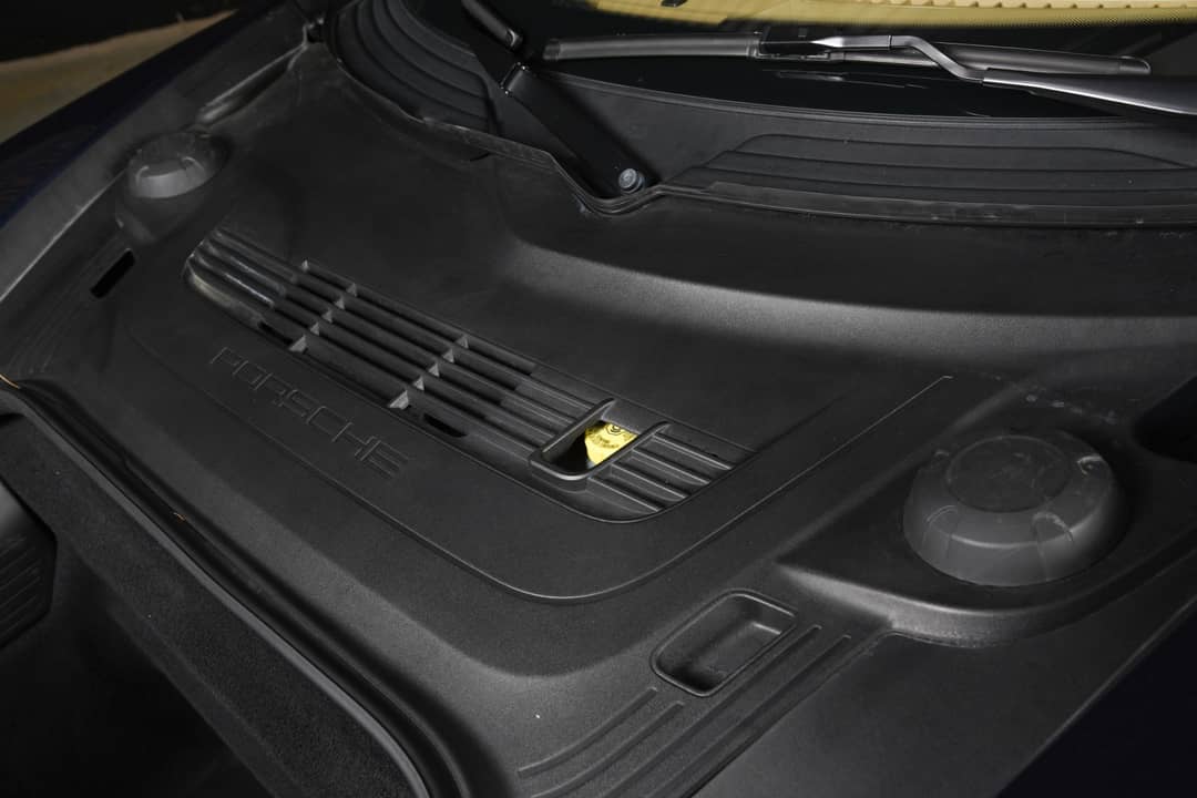 2014 Porsche 911 Carrera 4 — photo 37