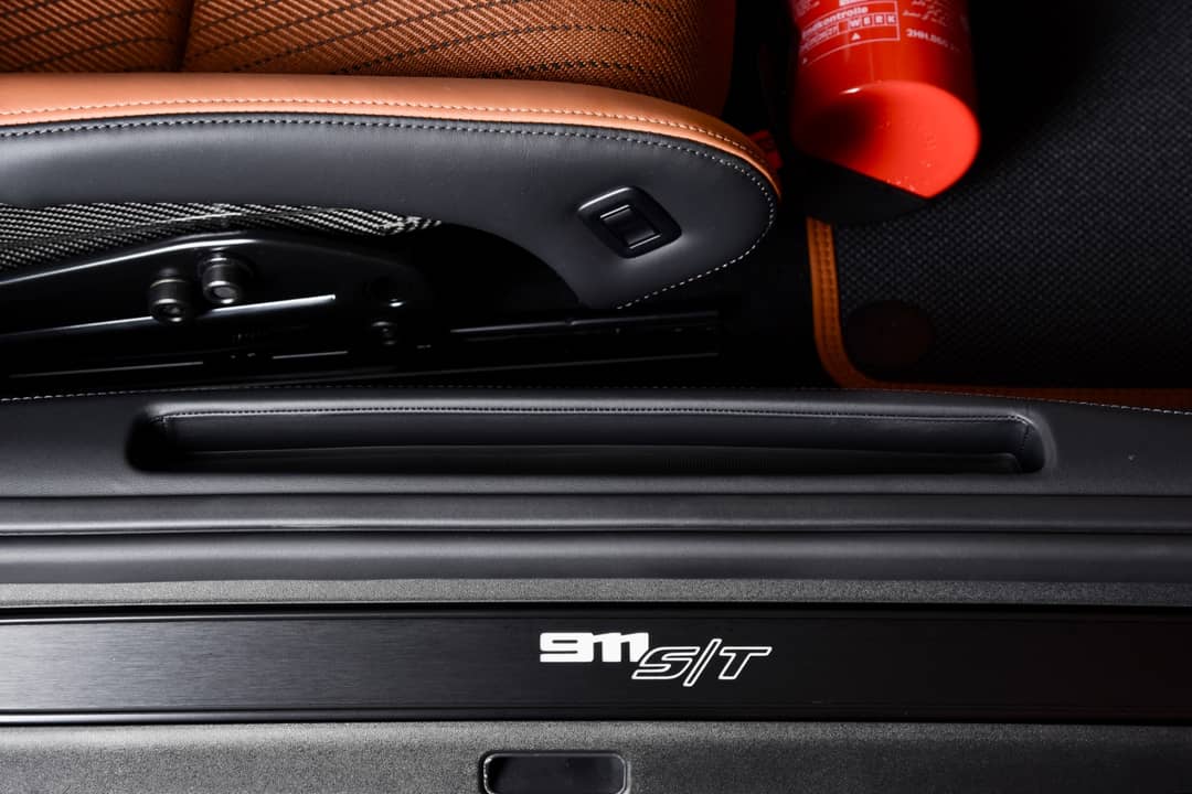2024 Porsche 911 S/T — photo 25