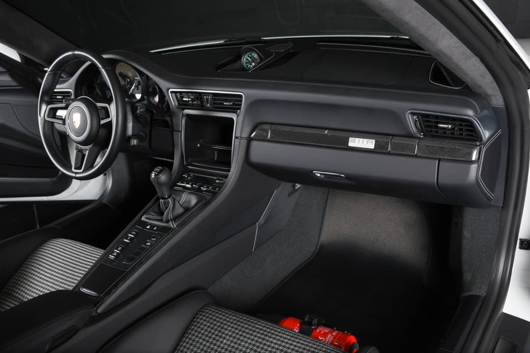 2016 Porsche 911 R — photo 25