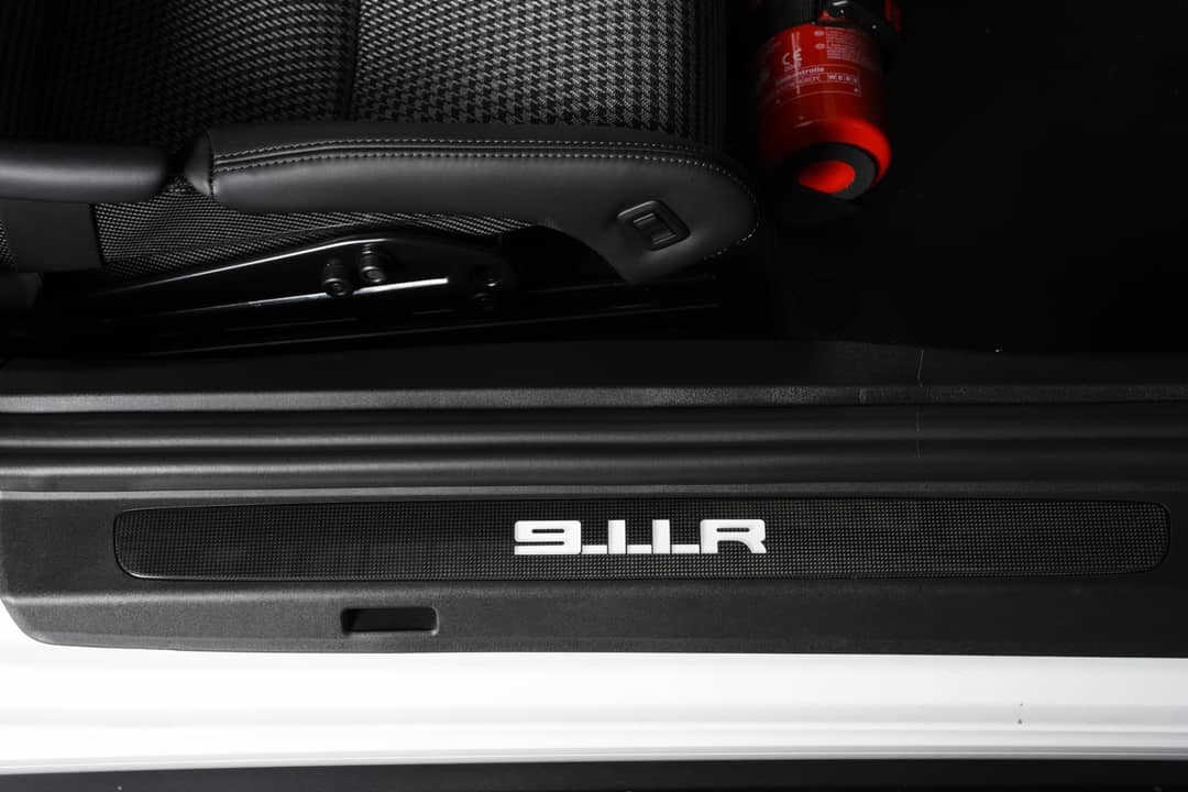 2016 Porsche 911 R — photo 31
