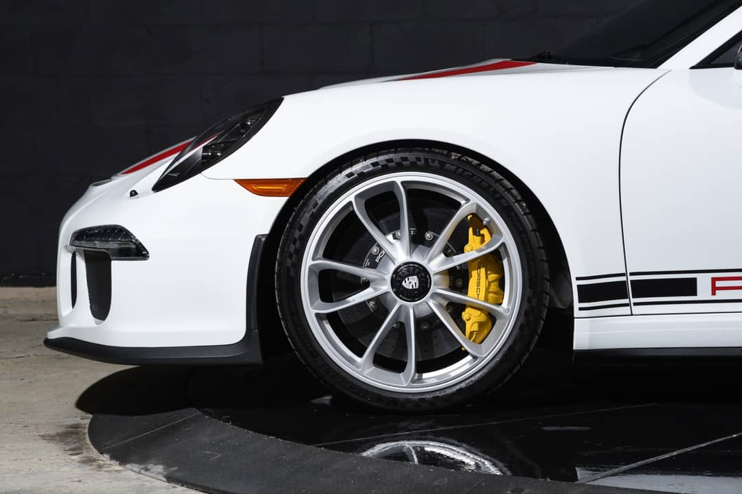 2016 Porsche 911 R — photo 40