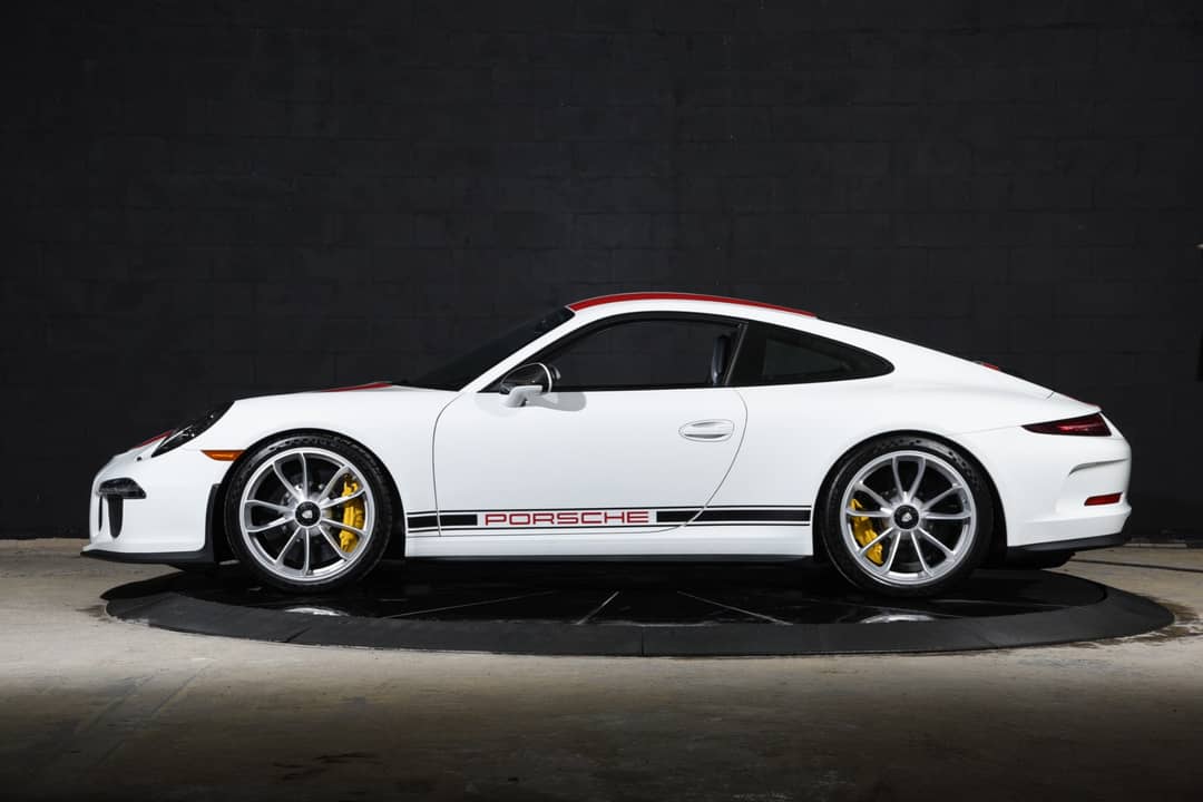 2016 Porsche 911 R — photo 42