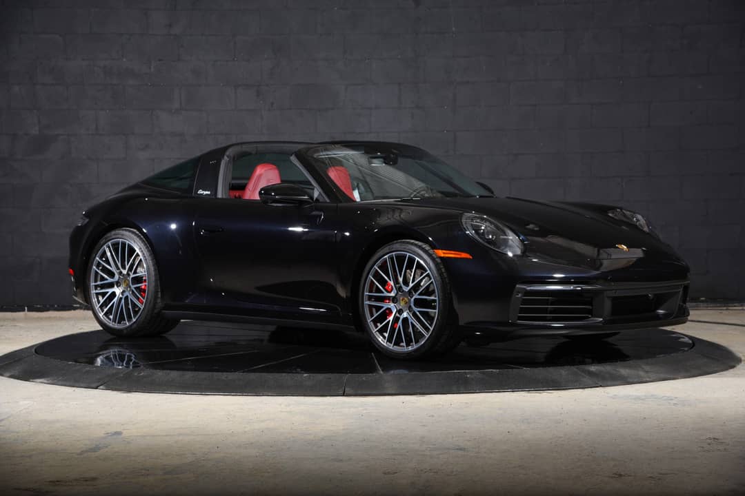 2022 Porsche 911 Targa 4S — photo 2