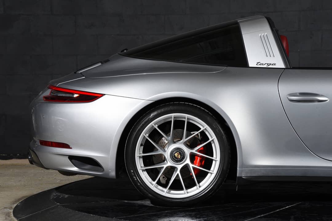 2018 Porsche 911 Targa 4 GTS — photo 12