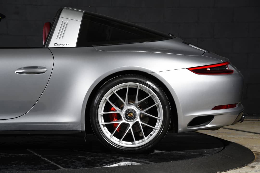 2018 Porsche 911 Targa 4 GTS — photo 19