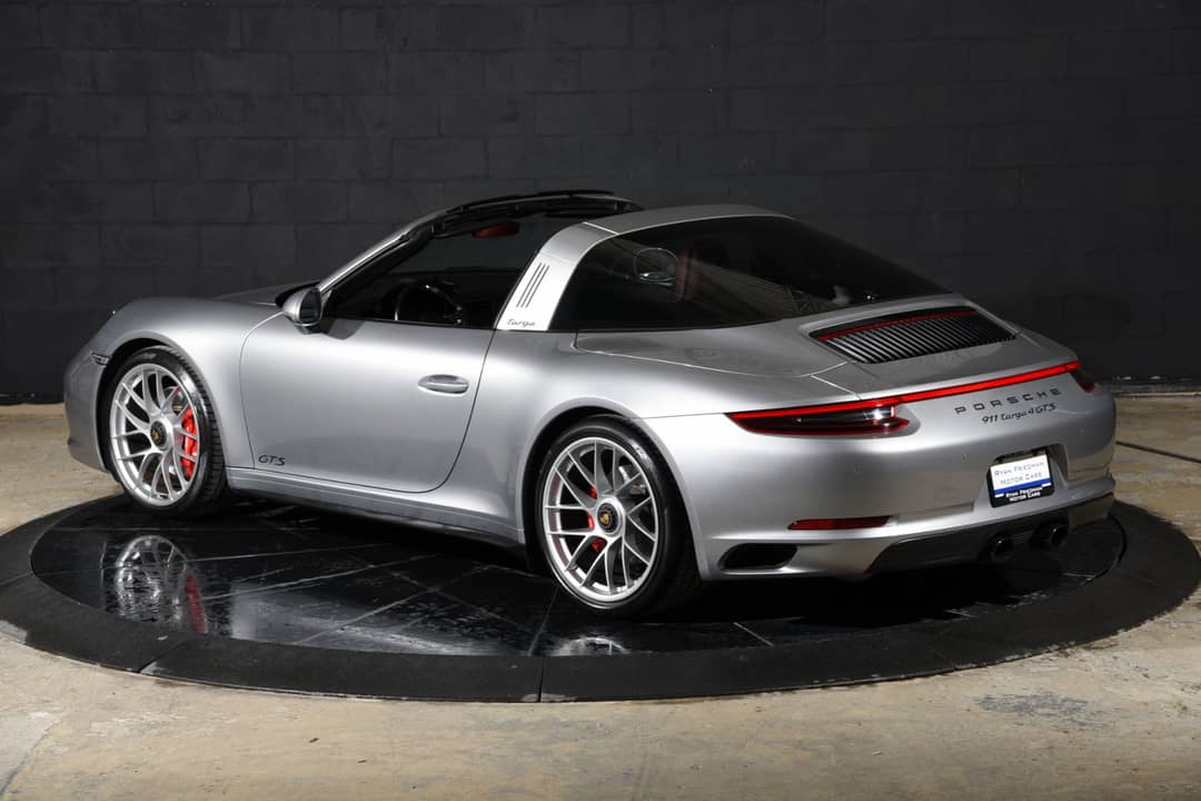2018 Porsche 911 Targa 4 GTS — photo 24