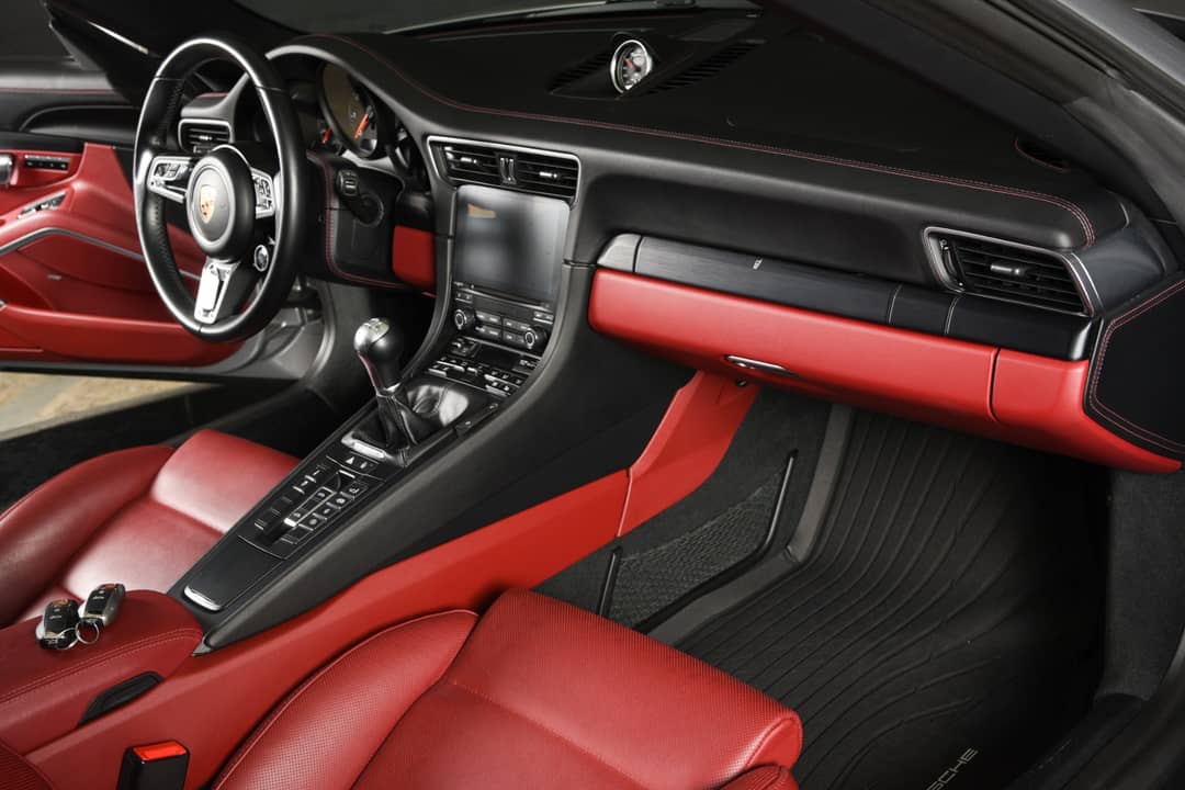 2018 Porsche 911 Targa 4 GTS — photo 43