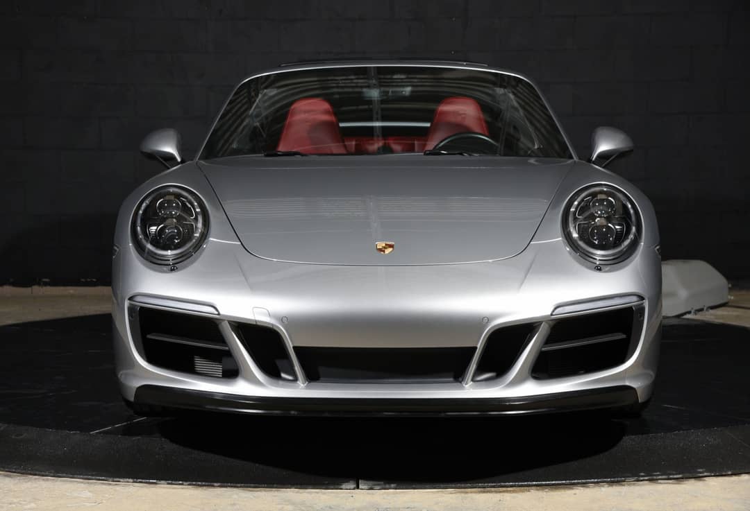 2018 Porsche 911 Targa 4 GTS — photo 10