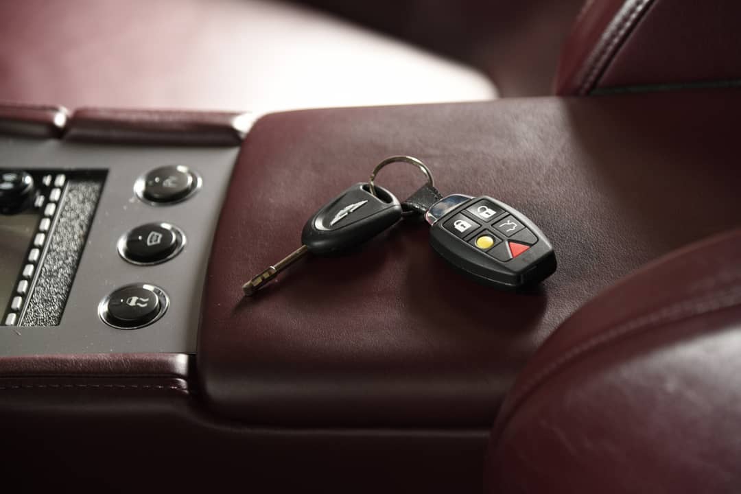2005 Aston Martin DB9 — photo 25