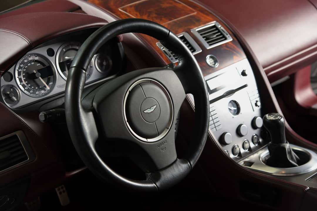 2005 Aston Martin DB9 — photo 4