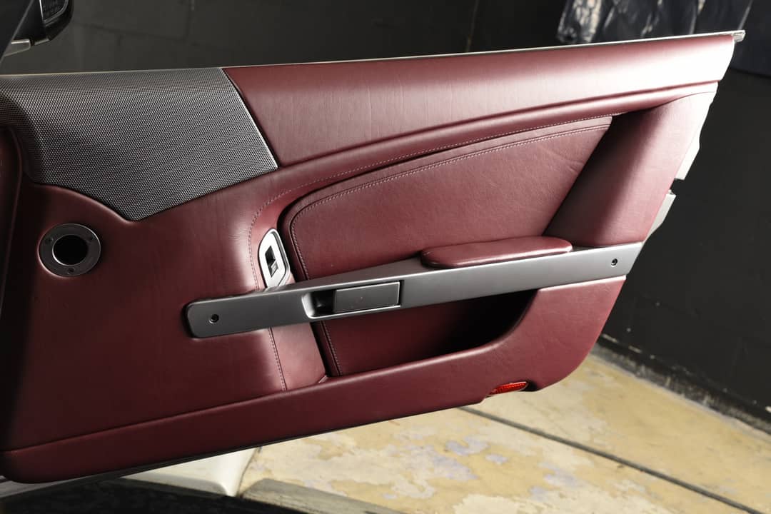2005 Aston Martin DB9 — photo 34