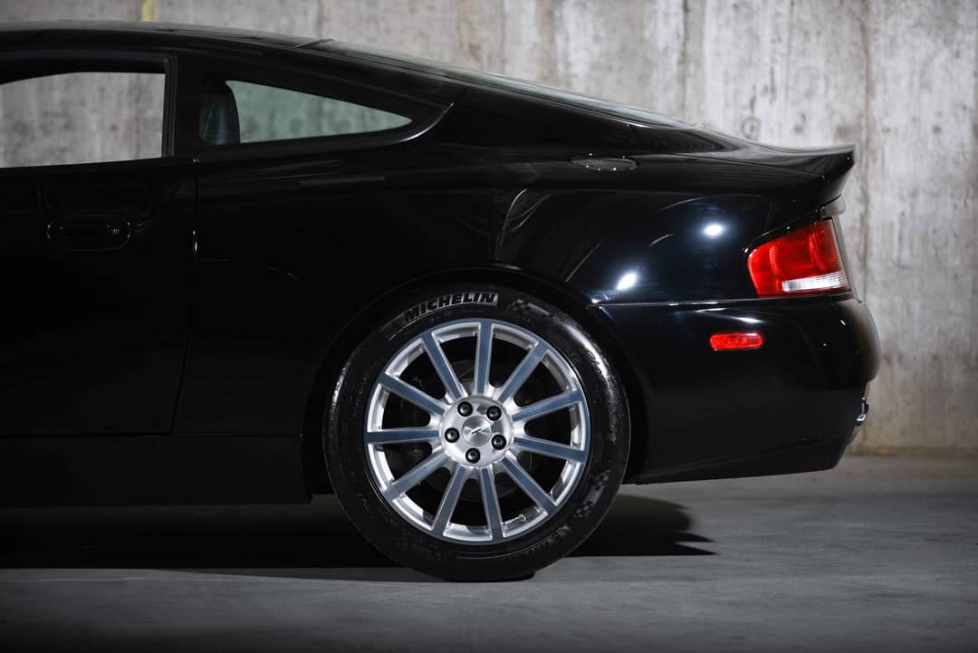 2005 Aston Martin V12 Vanquish — photo 12
