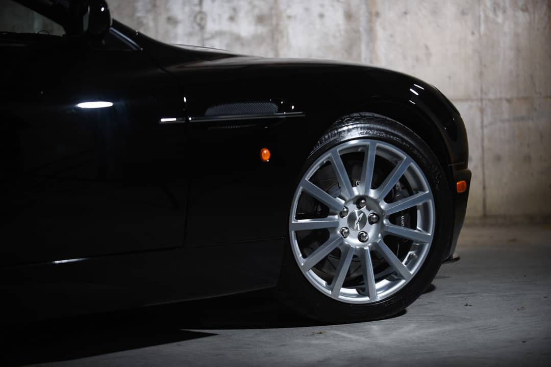 2005 Aston Martin V12 Vanquish — photo 17