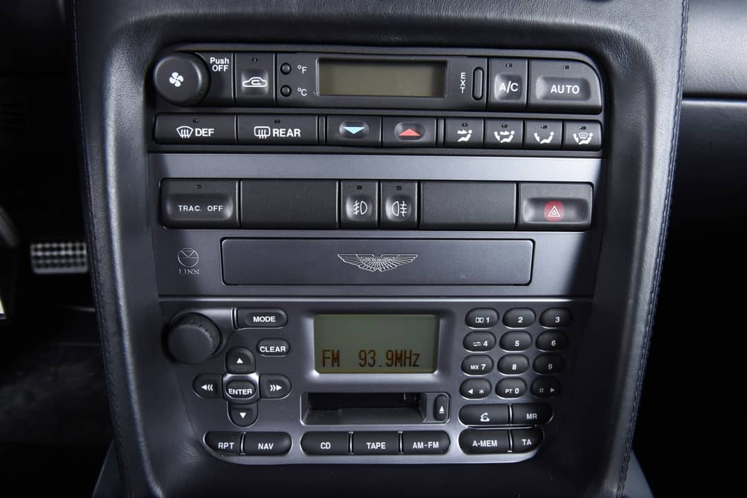 2005 Aston Martin V12 Vanquish — photo 31