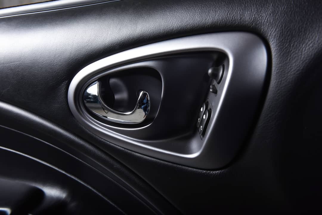 2005 Aston Martin V12 Vanquish — photo 32