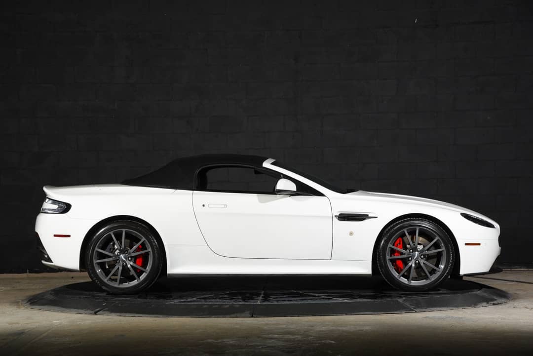 2015 Aston Martin V8 Vantage GT Roadster — photo 3