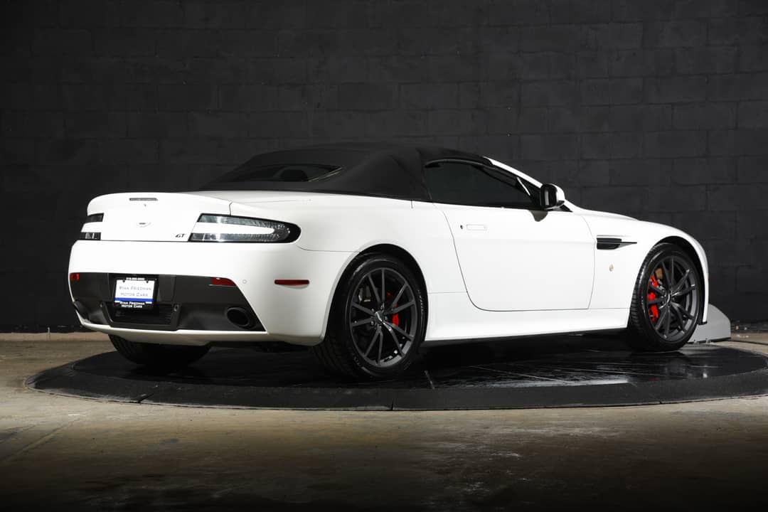 2015 Aston Martin V8 Vantage GT Roadster — photo 21