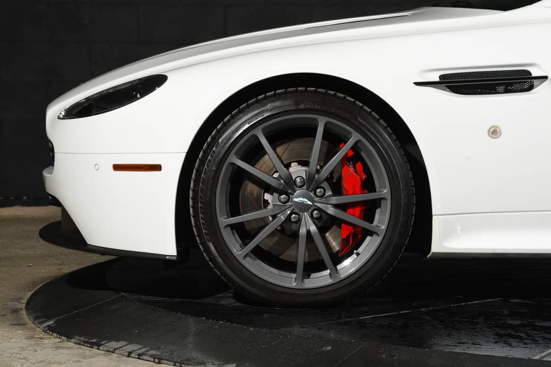 2015 Aston Martin V8 Vantage GT Roadster — photo 31