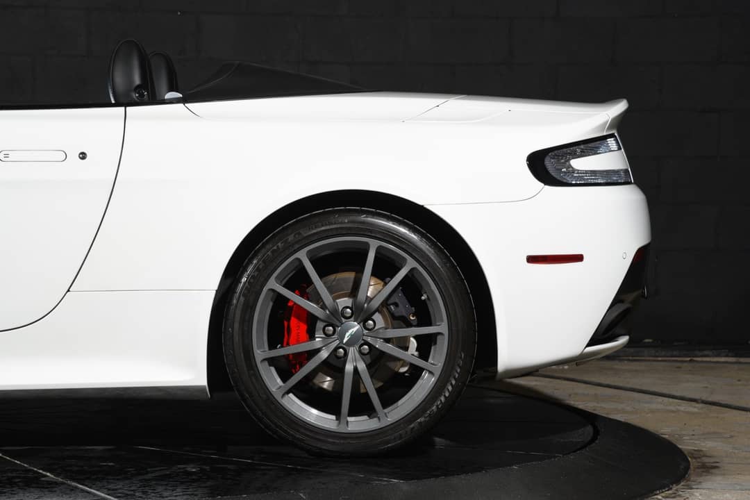 2015 Aston Martin V8 Vantage GT Roadster — photo 32