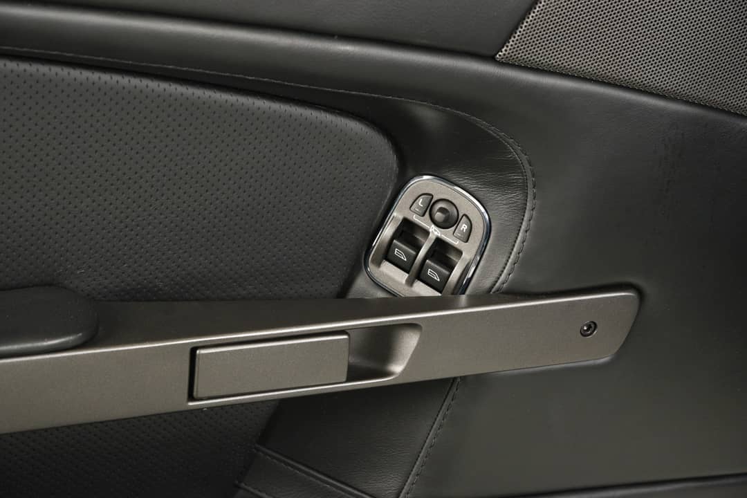 2015 Aston Martin V8 Vantage GT Roadster — photo 38