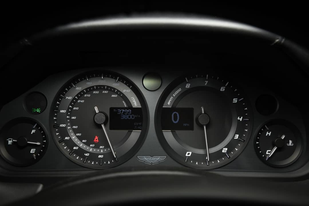 2015 Aston Martin V8 Vantage GT Roadster — photo 9